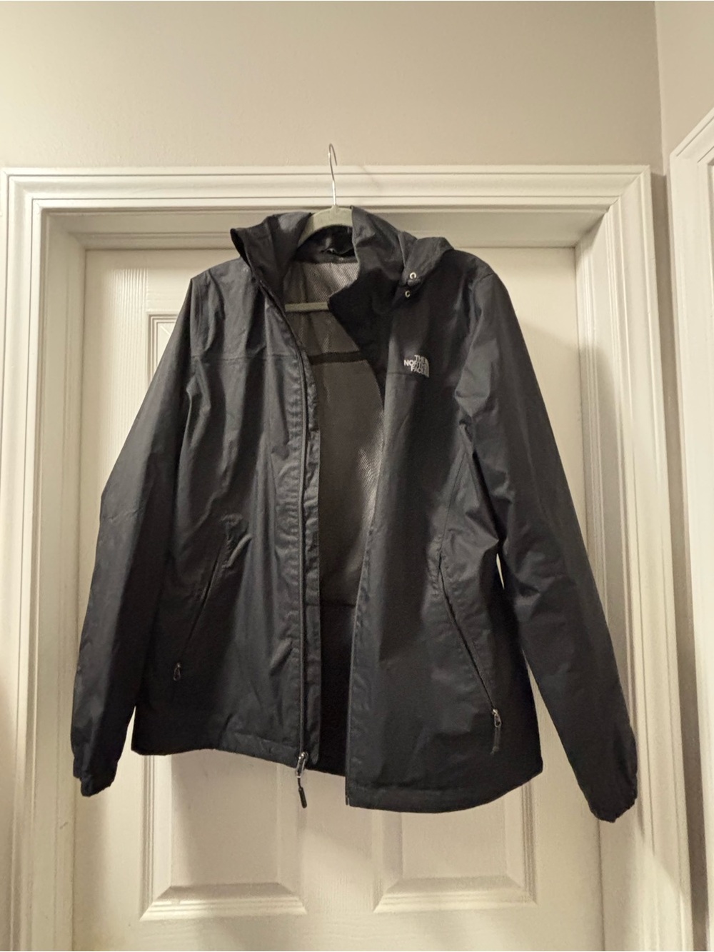 The North Face Women’s Black Hooded Waterproof Windbreaker XL
